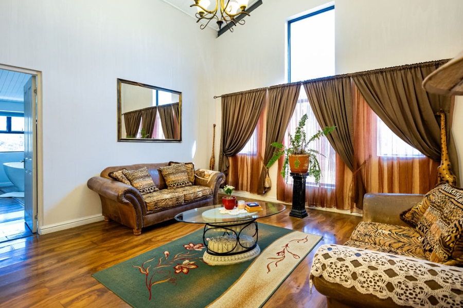 6 Bedroom Property for Sale in Stellenbosch Farms Western Cape